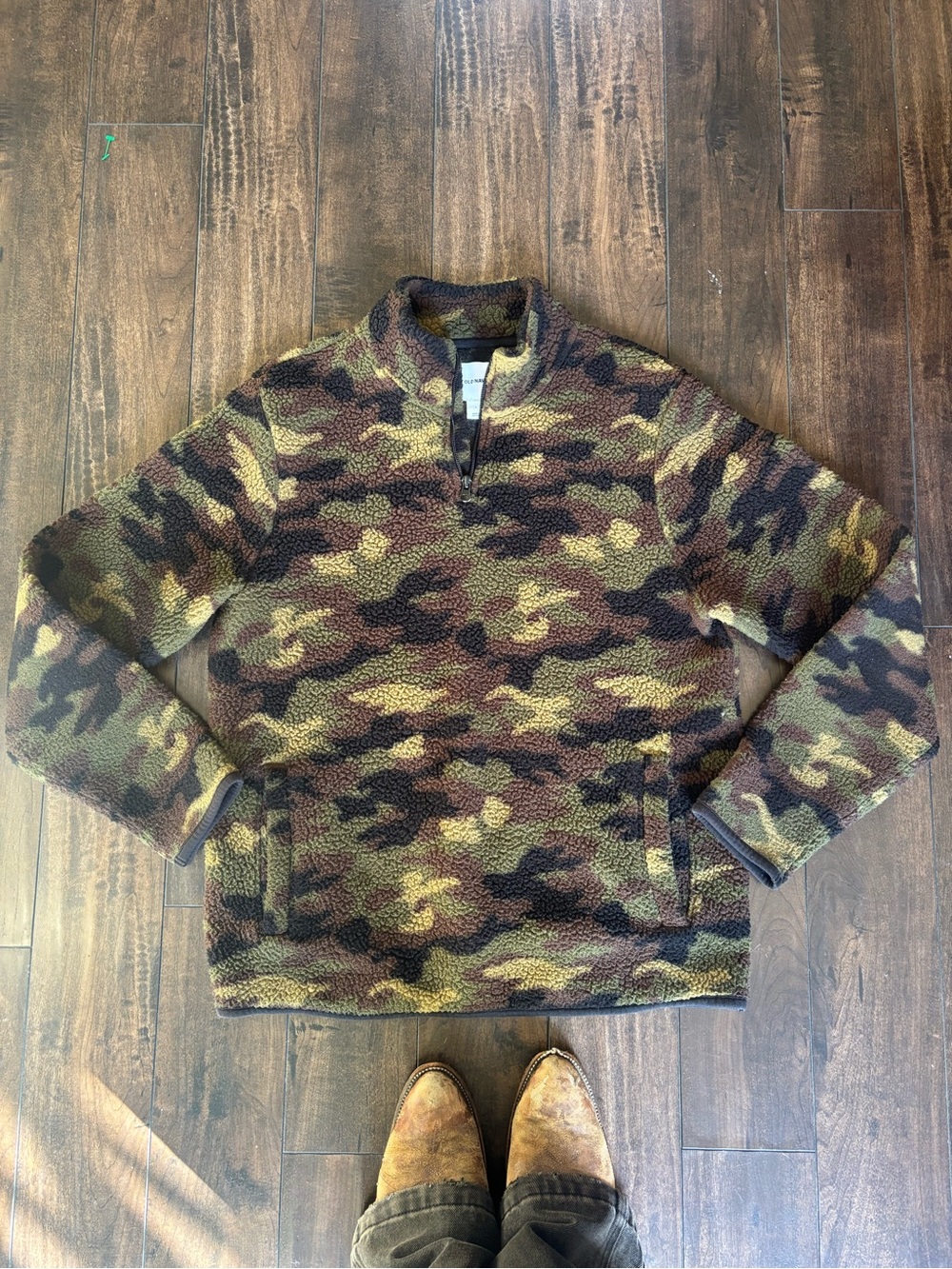 Old Navy Men's Woodland Camo Sherpa Zip Pullover in Green and Brown